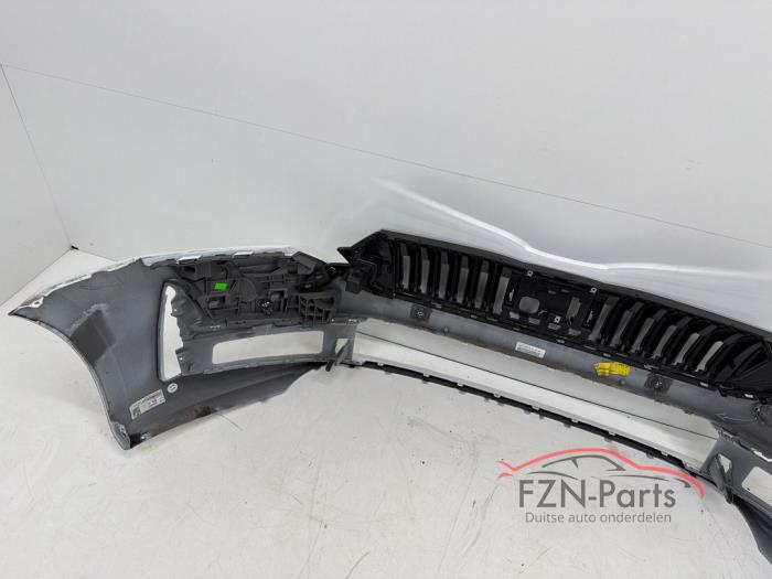 Skoda Octavia IV Facelift Voorbumper Wit 4PDC
