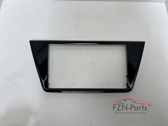 VW Touran 5TB Navigatie scherm omranding dashboard inleg