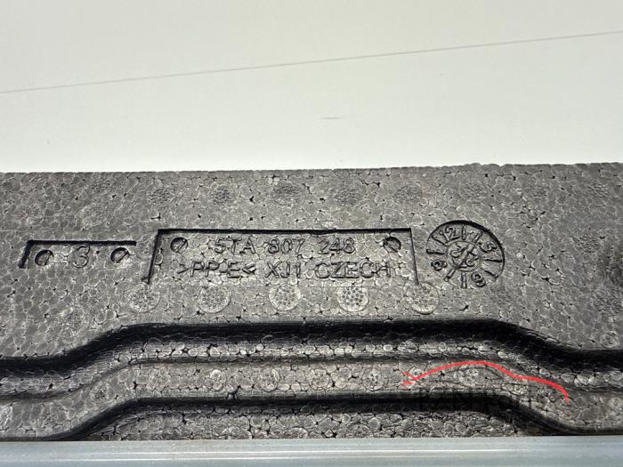 VW Touran 5TA Bumperschuim voorzijde