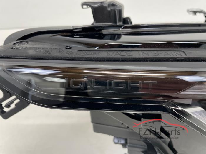 VW Golf 8 IQ Light Black Edition Koplamp Rechts