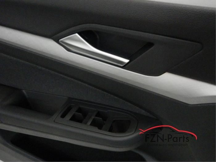 VW Golf 8 Interieur Stof Comfortline met Deurpanelen RHD