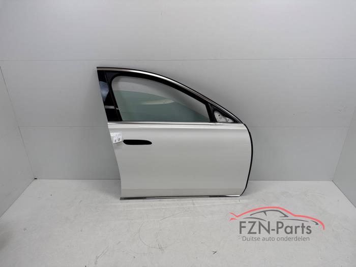 Mercedes-Benz S-Klasse W223 Portier Rechts-voor 9799