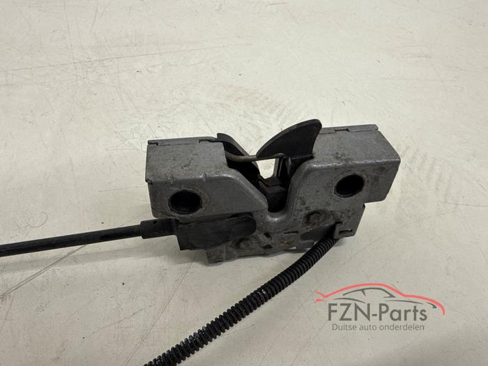 VW Touran 5TA Motorkapslot met kabel