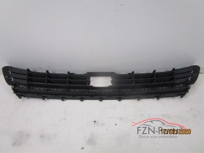 VW Golf 7 Inleg midden rooster voorbumper ACC