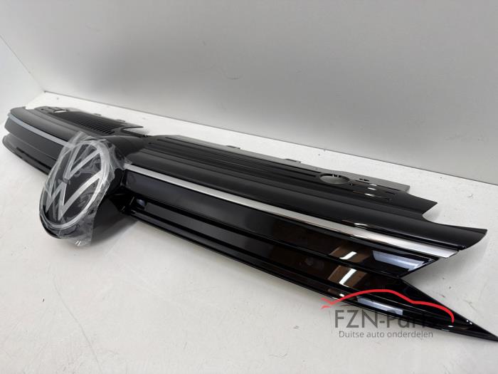 VW Golf 8.5 Facelift Grille Embleem