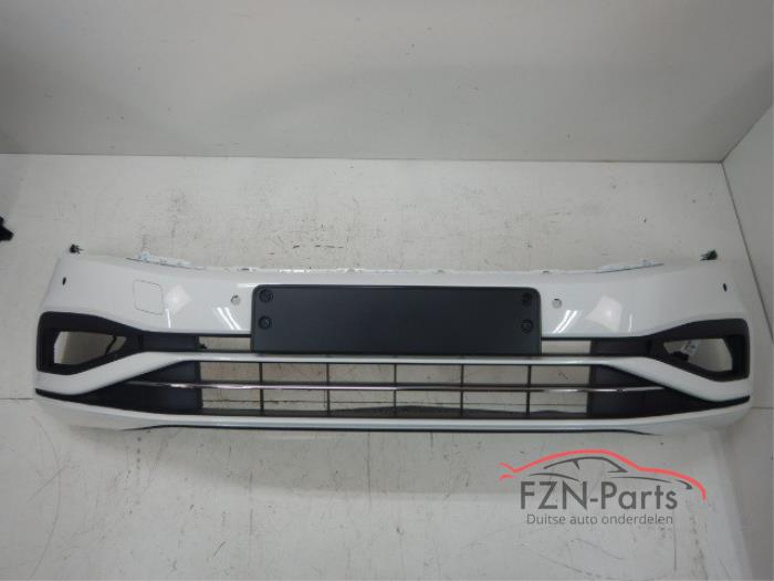 VW Passat B8 Facelift Voorbumper 4PDC LC9A
