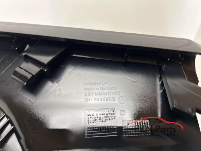 VW Golf 8 Facelift Middenconsole Hoogglans zwart USB-C