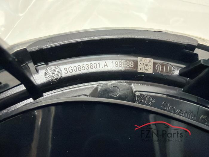 VW Passat B8 Logo Grille Embleem ACC