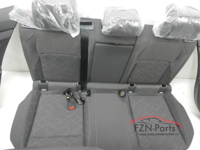 VW Golf 8 Interieur Stof Comfortline met Deurpanelen RHD