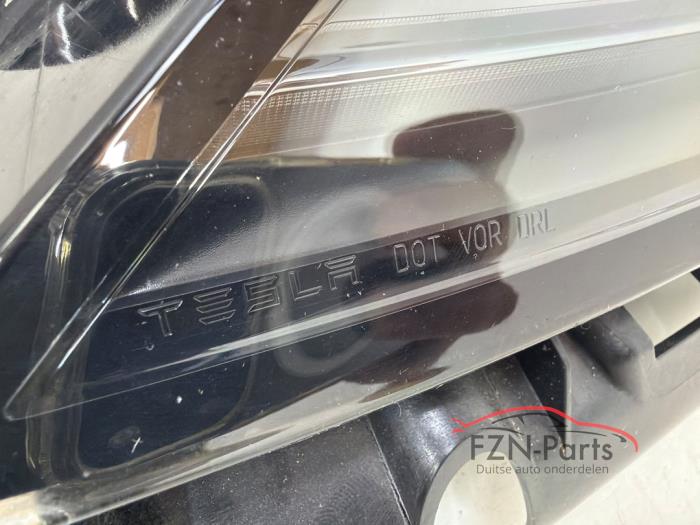 Tesla Model 3 Facelift Koplamp Links