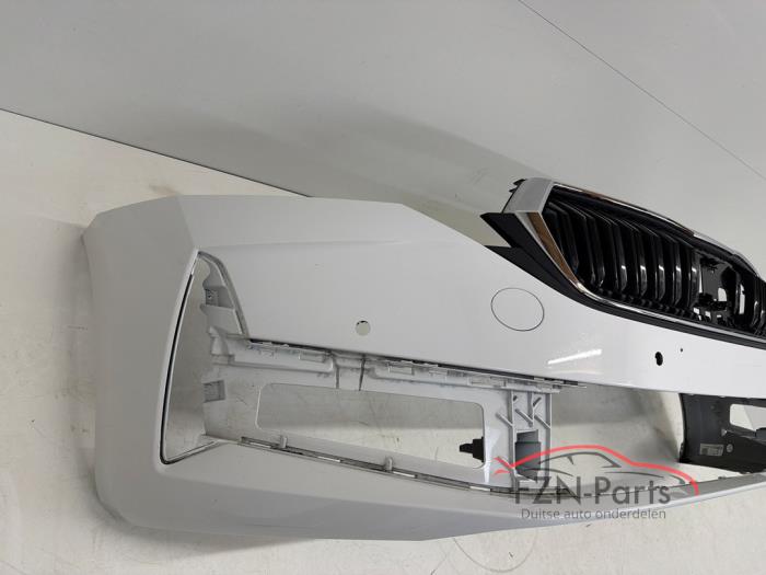 Skoda Octavia IV Facelift Voorbumper Wit 4PDC