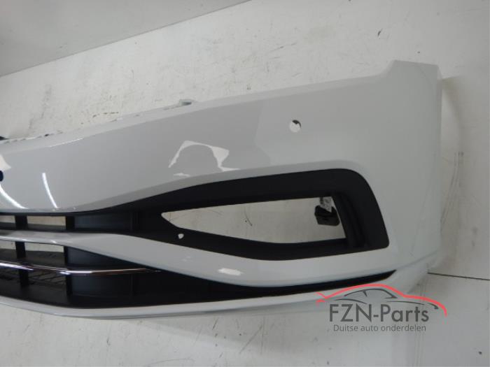VW Passat B8 Facelift Voorbumper 4PDC LC9A