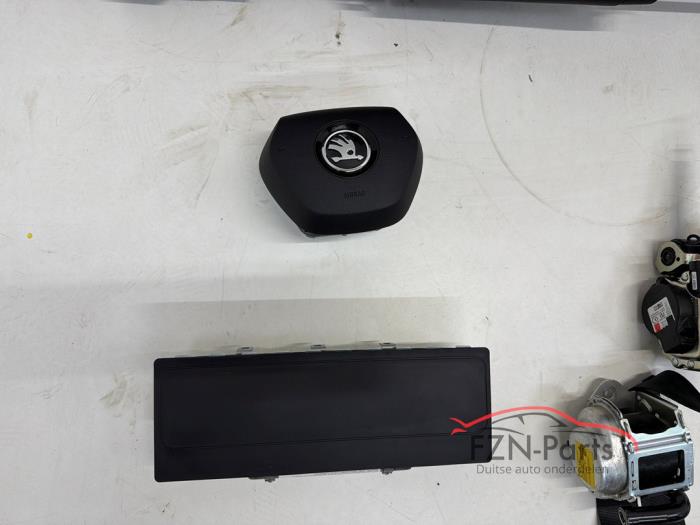 Skoda Superb 3V Facelift Dashboard + Airbag Set