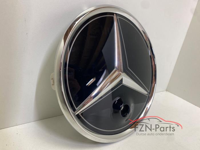 Mercedes-Benz C-Klasse 2027 Logo embleem verlichtig grille