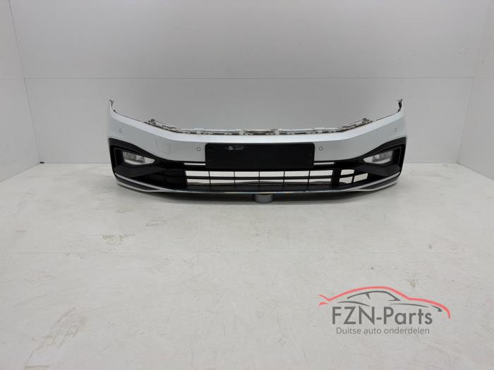 VW Passat B8 Variant Voorbumper 6PDC L0K1