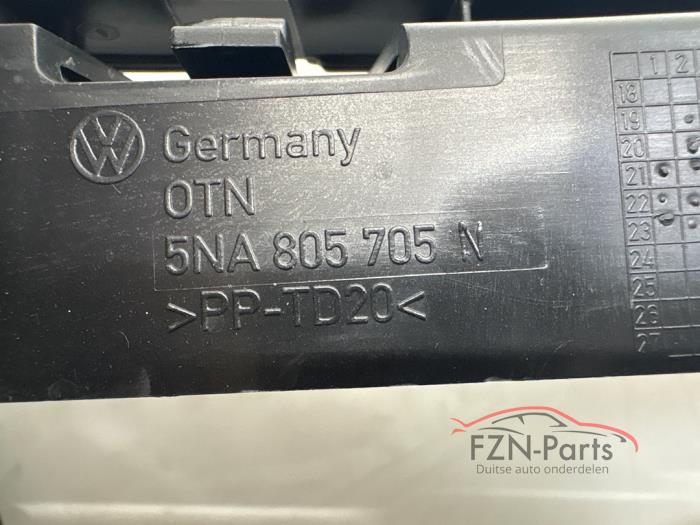 VW Tiguan 5NA Facelift 2.0 TSI Bumper geleider steun midden voorzijde