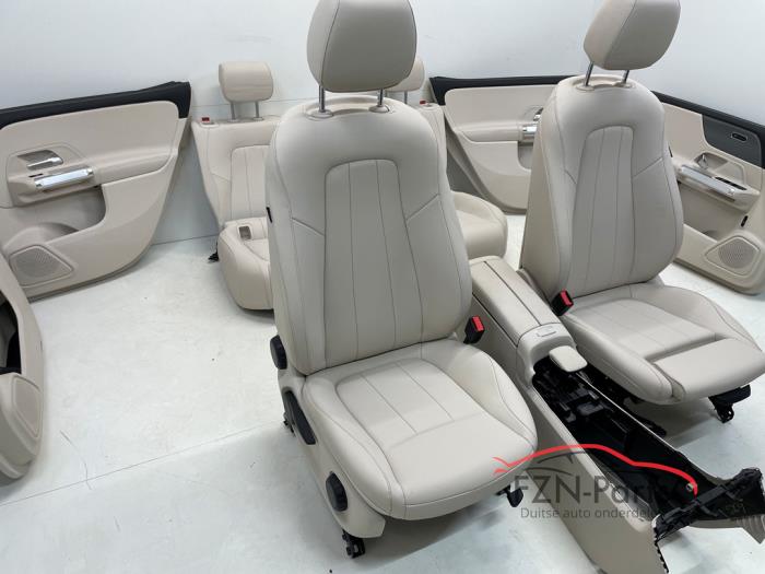 Mercedes-Benz GLB-Klasse Interieur Creme 5-Zits Compleet