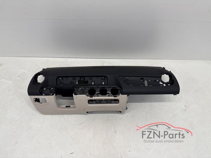 Mercedes-Benz GLA H247 Dashboard Beige los