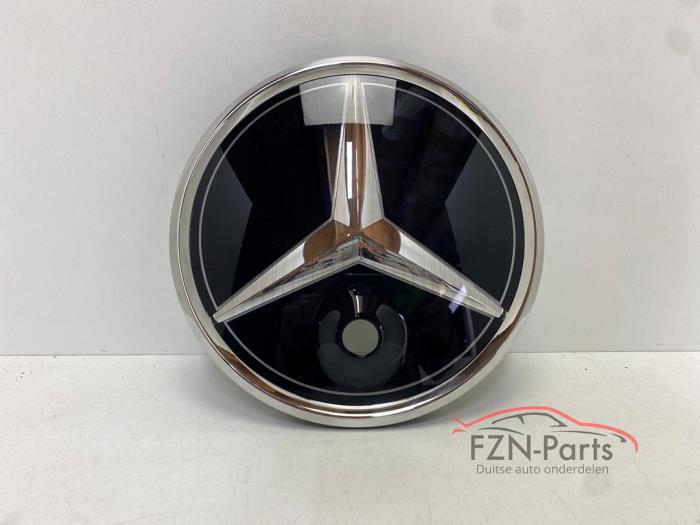 Mercedes-Benz C-Klasse 2027 Logo embleem verlichtig grille