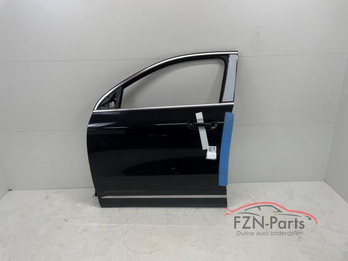 Mercedes-Benz GLA-Klasse H247 Portier Links-Voor