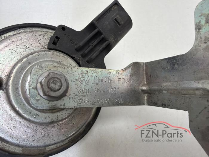 VW Passat B8 Claxon Toeter Met Houder