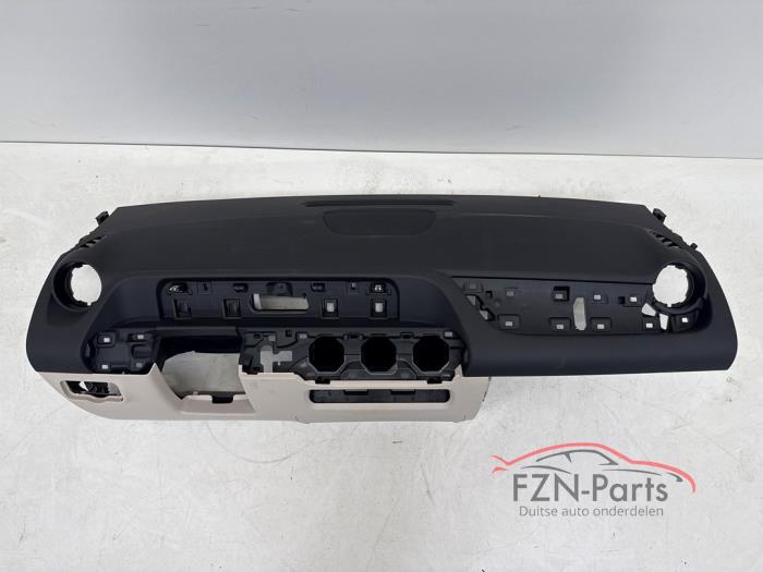 Mercedes-Benz GLA H247 Dashboard Beige los
