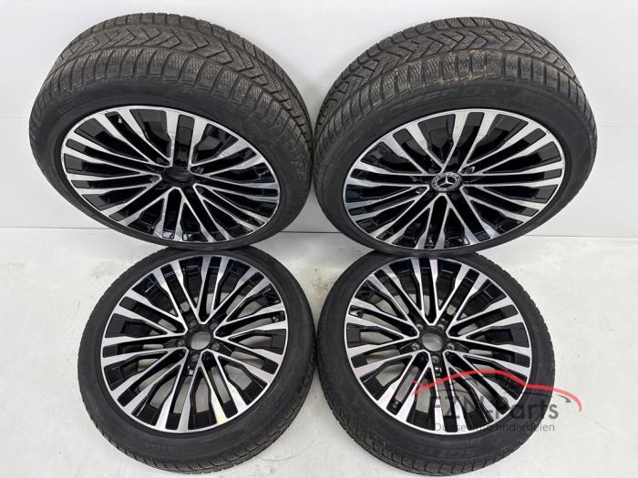 Mercedes-Benz W223 S-Klasse Velgen set + Winterbanden Pirelli