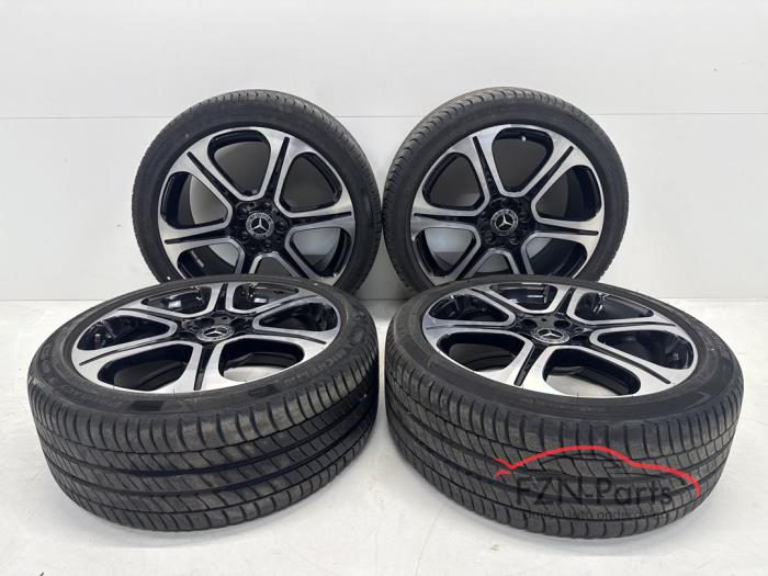 Mercedes-Benz W213 W238 Velgen set + Banden 4x Breed set