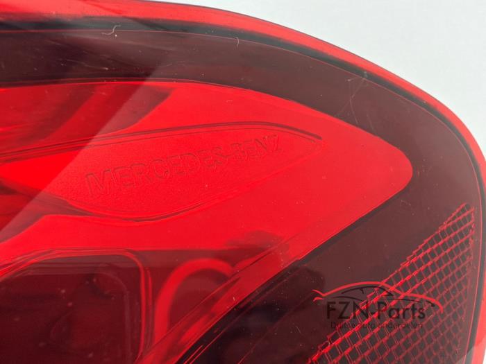 Mercedes-Benz GLA-Klasse H247 achterlicht Rechts-buiten