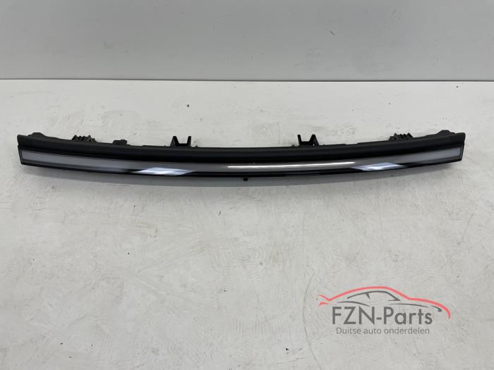 Tesla Model Y Koplamp midden Juniper Lichtbalk