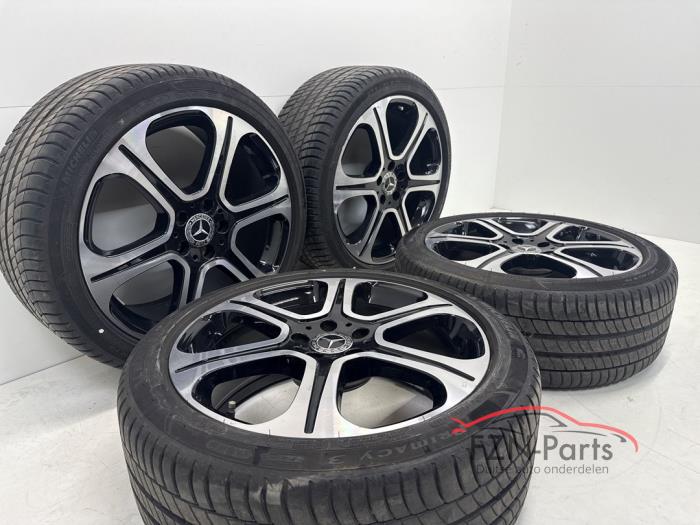 Mercedes-Benz W213 W238 Velgen set + Banden 4x Breed set