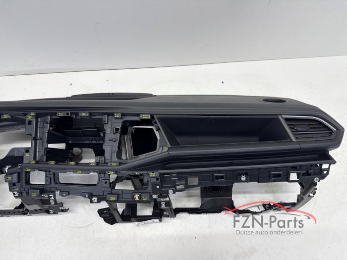VW Transporter T6 California Dashboard Loose
