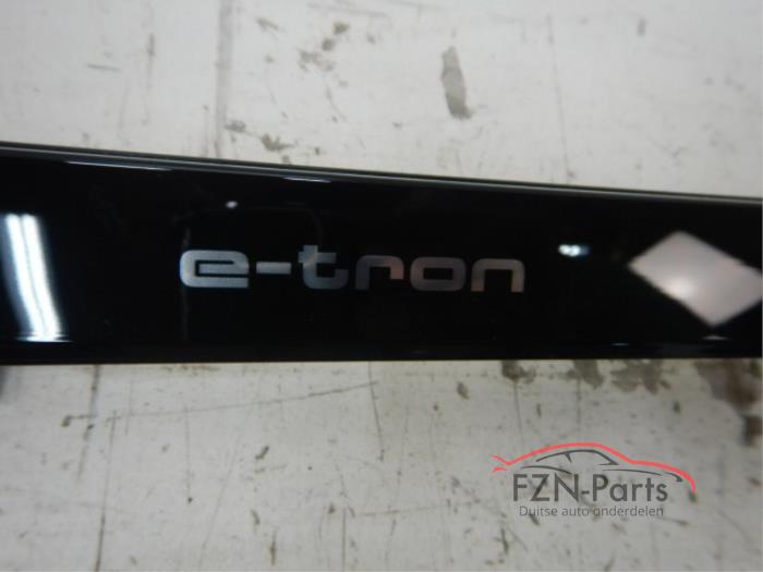 Audi E-tron 4KE Dashboard Sierstrip Inleglijst Verlicht