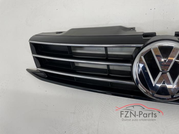 VW Jetta 5C6 Facelift Grille Met Logo