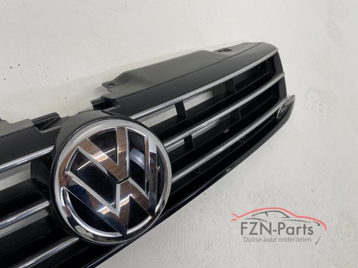 VW Jetta 5C6 Facelift Grille Met Logo