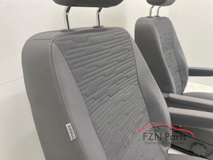 VW Transporter T6.1 California Voorstoelen links+ rechts RHD