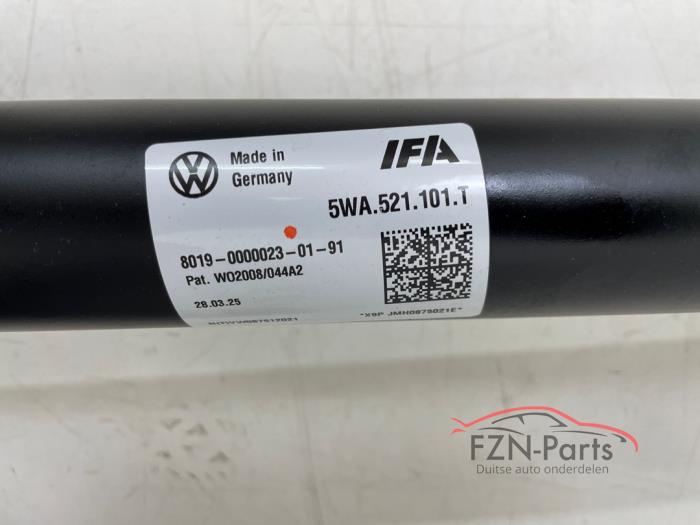 VW Golf 8 R Cardanas