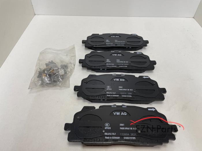 Audi RS3 RSQ3 8Y 83A Remblokken set 4x voorzijde origineel