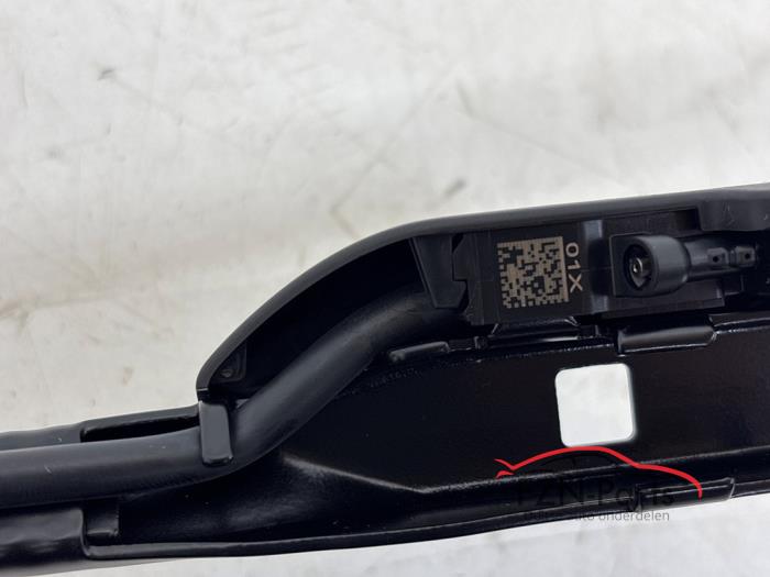 Tesla Model 3 Ruitenwisserarm Links Voorzijde