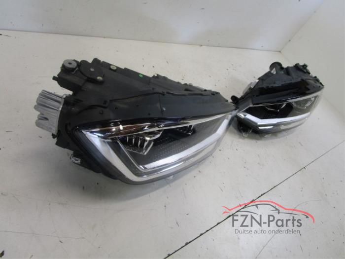 VW Golf Sportsvan Facelift VOLLED Koplampen Set L+R