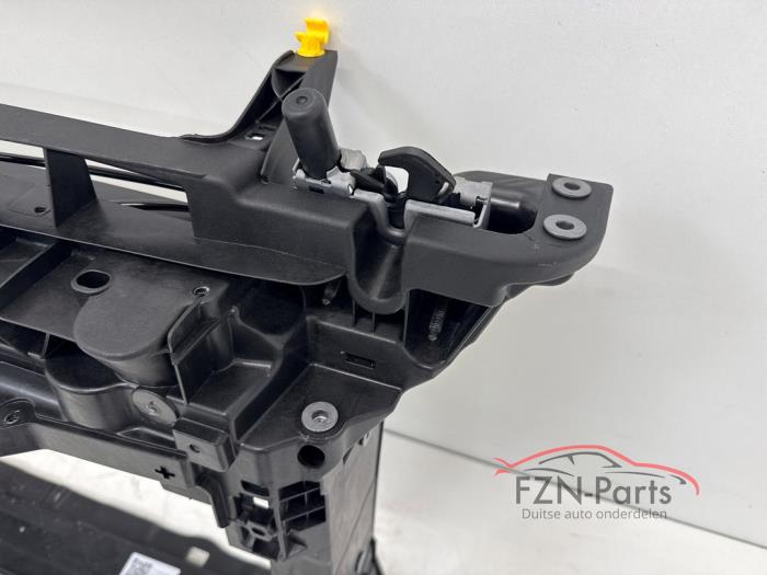 VW Golf 8 Front with Locks