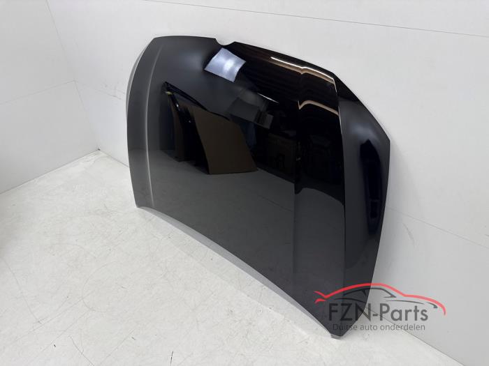 VW Golf 8 Hood LY9T Mythos Black