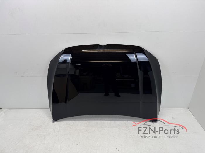 VW Golf 8 Motorkap LY9T Mythosschwarz