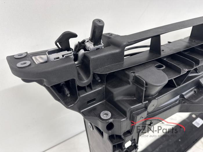VW Golf 8 Front with Locks